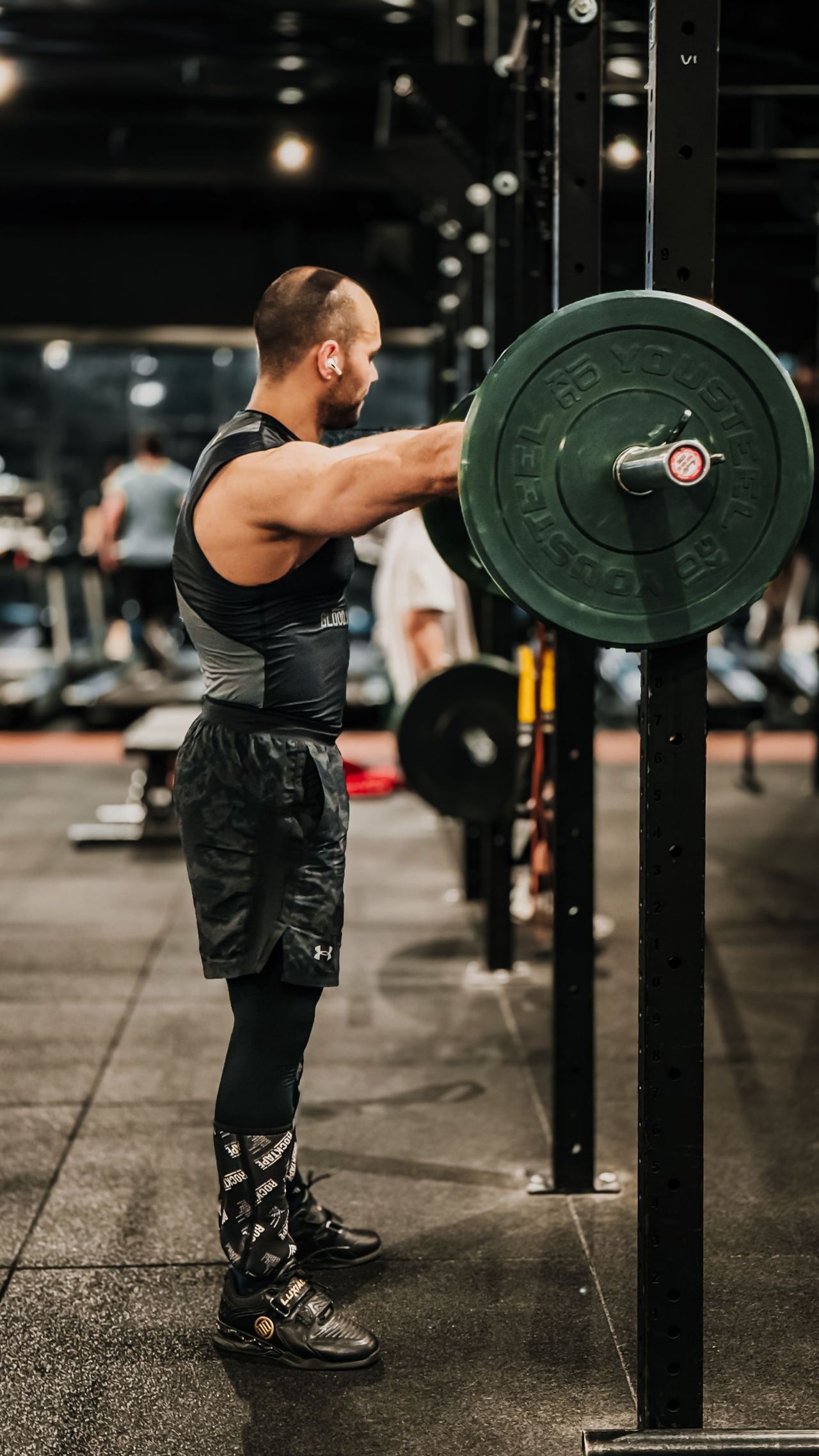 Active couple related to scaling workouts